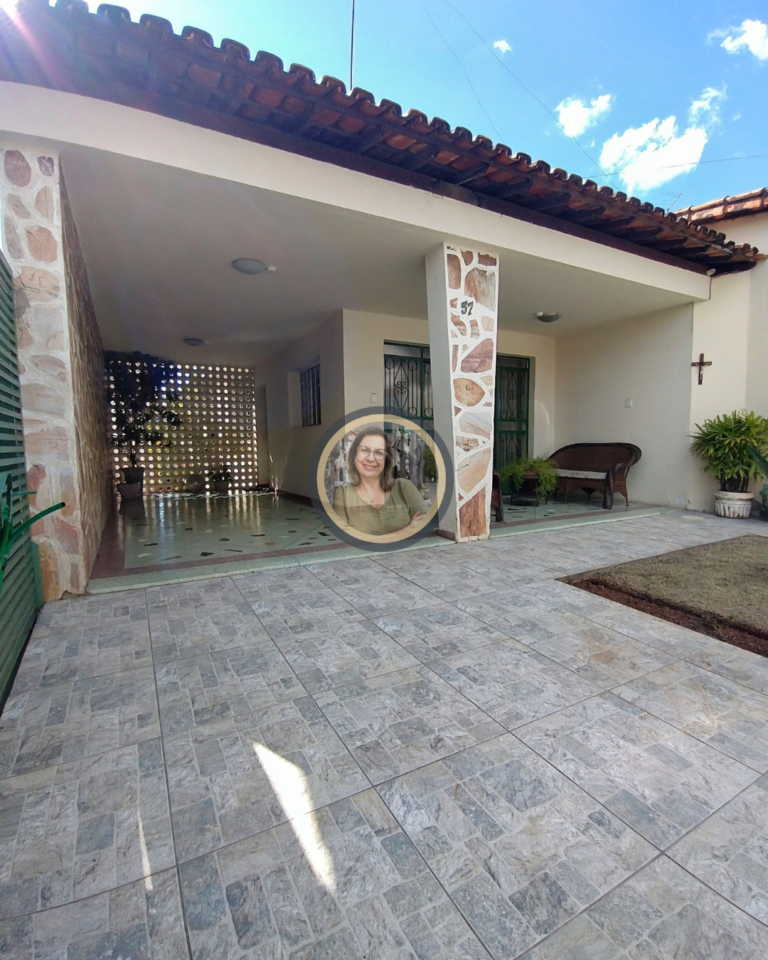 Casa à Venda – Bairro: Centro